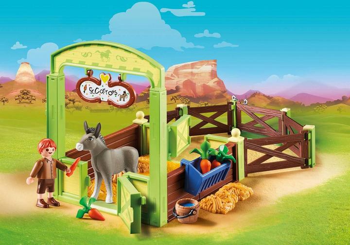 Snips and Señor Carrots with Horse Stall